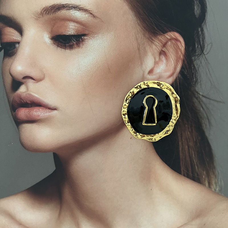 Exaggerated Black Enameled All - Vintage Collectible Jewelry ulasan dan harga